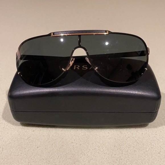 Versace sunglasses - Picture 2 of 3